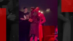 CANCAN.RO a aflat tariful stripper-ului care a posedat-o pe “ministresă”. Dominic și-a vândut bărbăția pe câteva sute de euro!
