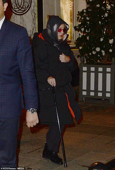 Madonna, prima reacţie după ce a fost văzută mergând în baston, pe stradă: „Nu vreau milă”
