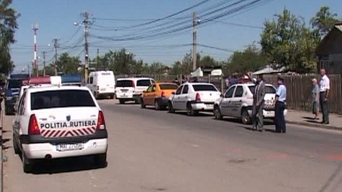 SCANDAL uriaş în Pipera. Ţiganii i-au atacat cu topoare pe jandarmi