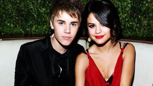 Selena Gomez s-a jucat cu imaginatia fanilor! Fosta iubită a lui Bieber a apărut pe scenă fără chiloti? Vezi imaginile incendiare