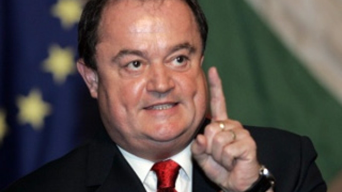 Vasile Blaga a fost reales preşedinte al PDL. Elena Udrea vrea să conteste rezultatul votului