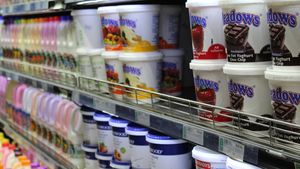 Cum citești corect eticheta cu termenul de valabilitate al produselor din supermaket. La ce trebuie să fii atent