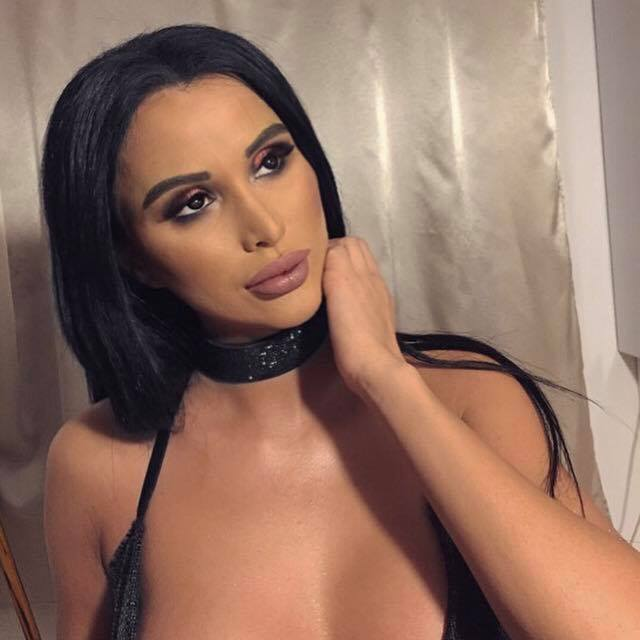 Ce a făcut DANIELA CRUDU cu ultimii bani pe care i-a luat ca asistentă TV de la emisiunea „XtraNightShow“