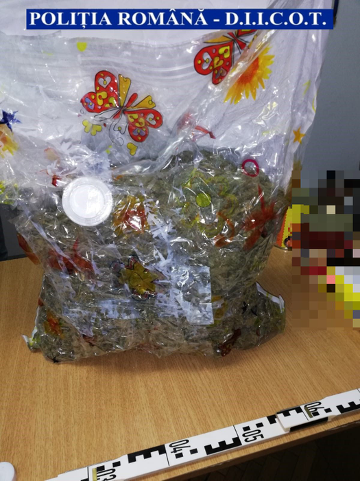 Trei kilograme de cannabis, descoperite într-un colet, în Făgăraș                                                                        