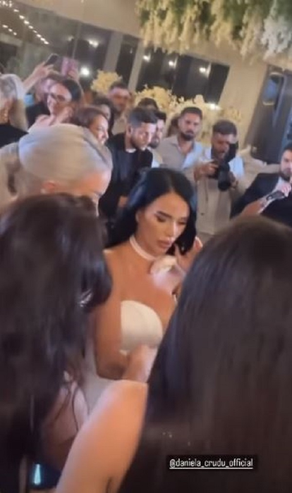 Daniela Crudu, alături de invitați, la petrecere / sursă: Instagram