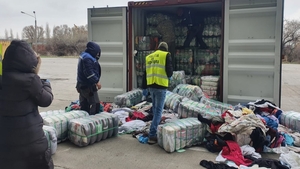 77 de tone de haine second-hand murdare venite ilegal din Canada, descoperite în Portul Constanța