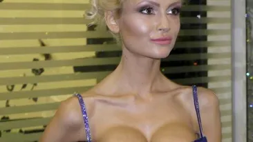 Anorexica Flavia Apostol face furori la PLAJA! Vezi cum arata intr-un COSTUM DE BAIE MINUSCUL