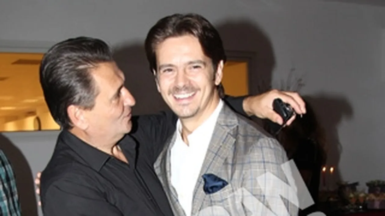 Desi a bagat frica in toti, iata ca cineva il iubeste sI pe Nea Marin! O vedeta de sex masculin l-a imbratisat cu foc pe “asupritorul” VIP-urilor