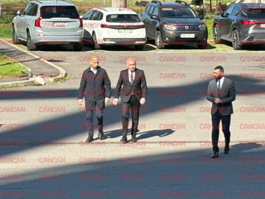 Politicieni, foști jucători și sute de fani își iau rămas bun de la Mircea Lucescu. Ultima zi de omagiu pe Arena Națională