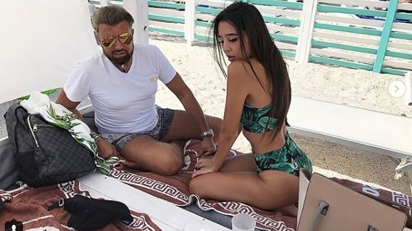 Iubita lui Cătălin Botezatu, fără lenjerie intimă la mare. Cum a fost fotografiată Monica Hill