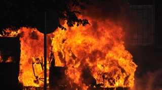 O fetita de opt ani, spulberata de bomba pe care a fost obligata sa o care