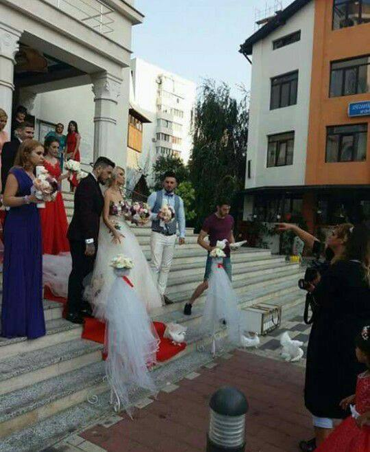 Elly şi Cristian s-au cununat religios! Imagini de colecţie de la nunta foştilor concurenţi de la ”Mireasă pentru fiul meu”