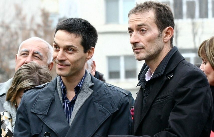 Alexandru Mazăre (în stânga lui Radu Mazăre) este şi el judecat în dosarul mitei de 175.000 de euro, pe care ar fi primit-o fratele său