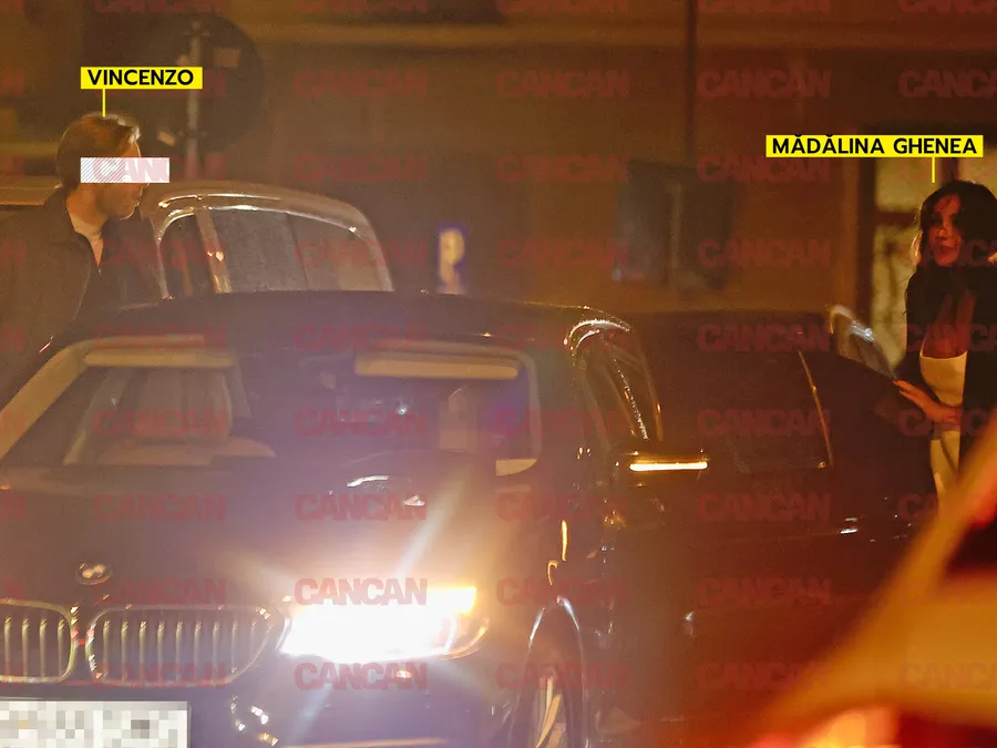 Cei doi se urcă în aceeași mașină