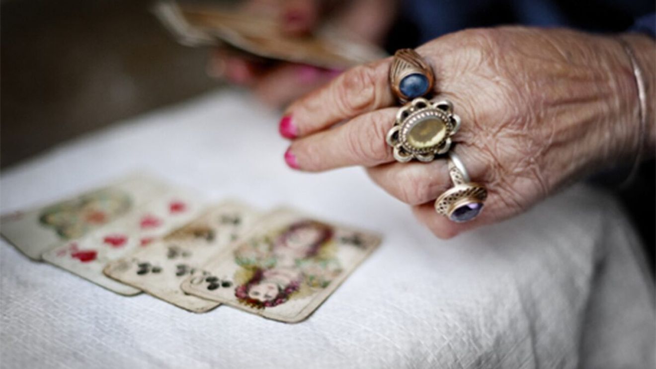 O româncă de 29 de ani s-a dat drept ghicitoare în Austria. Câți bani a făcut "Anna din Viena" în doar câteva luni