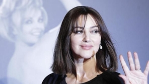 Monica Bellucci are 54 de ani, dar s-a cuplat cu un tinerel! A vrut să-i arate fostului soț de ce-i în stare