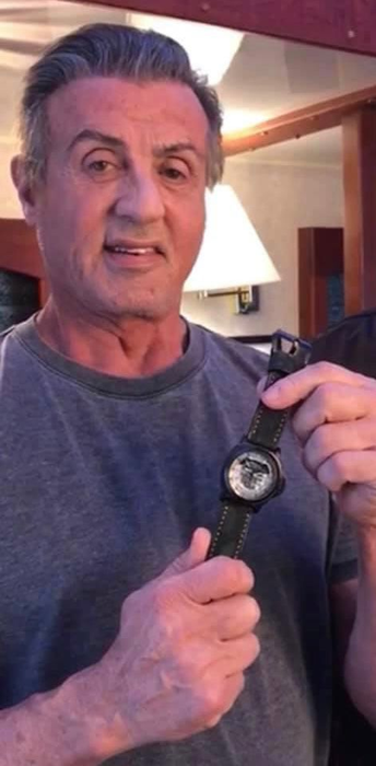 Cum arată ceasul scump și personalizat refuzat de David Popovici! Îl poartă Sylvester Stallone și Jean-Claude Van Damme, iar Papa Francisc l-a primit cadou în România
