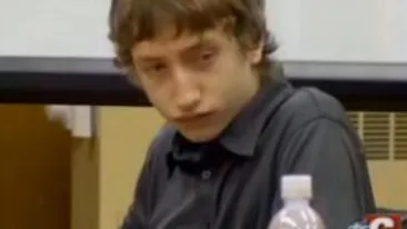 A incercat sa-si violeze mama, iar apoi a ucis-o! Vezi mesajul halucinanat trimis de un criminal de 13 ani