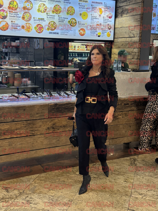 Monica Bîrlădeanu a fost surprinsă într-un centru comercial din Capitală