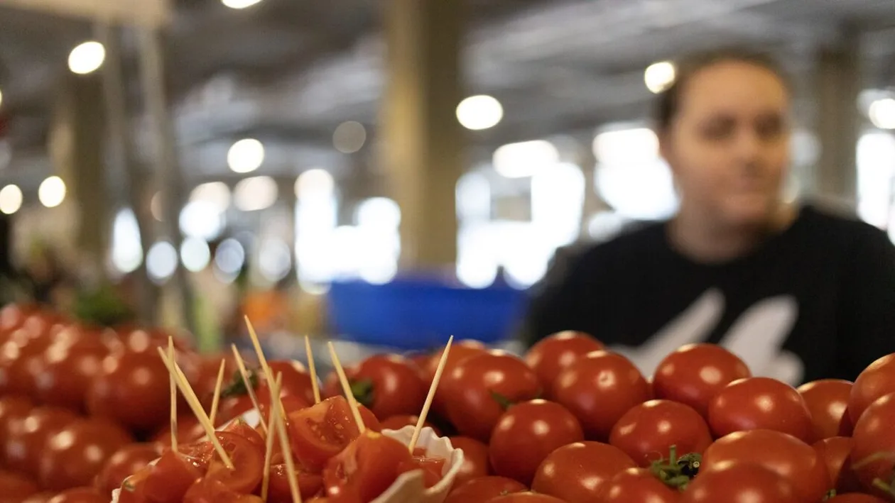Nu e o glumă! Cât a ajuns să coste un kilogram de roșii românești în piață, acum, în martie 2025