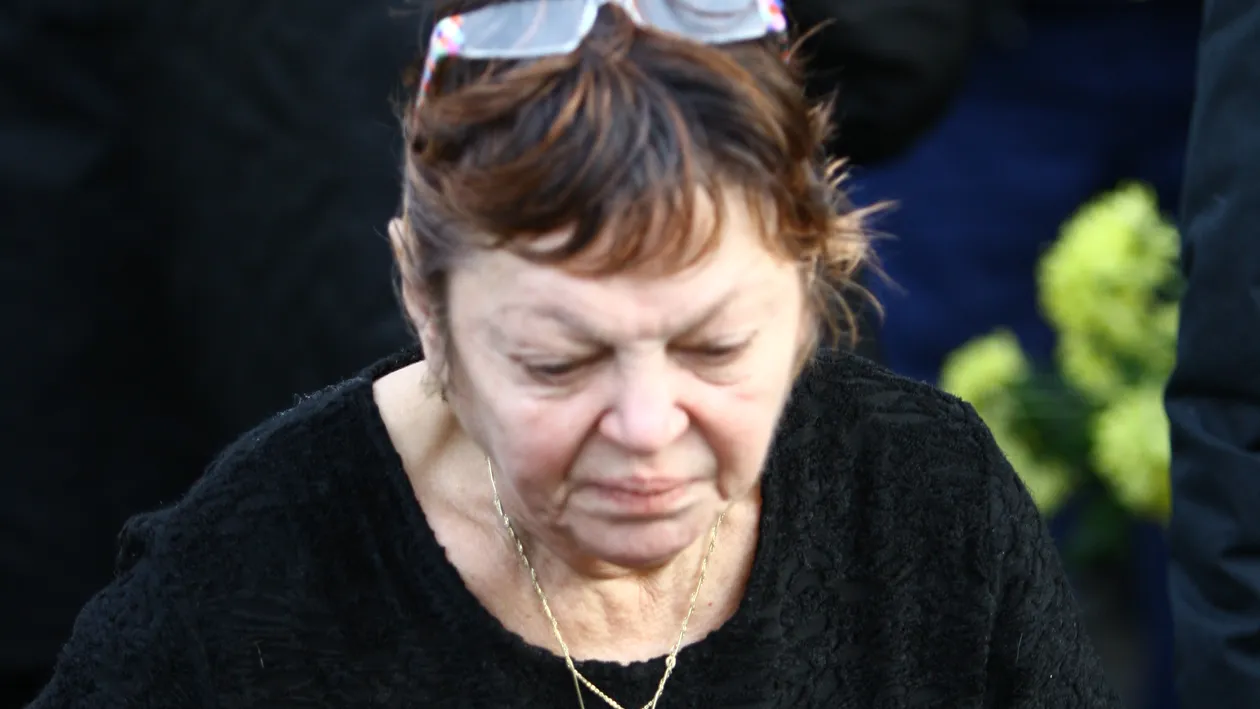 Pandrea e foc si para pe Iurie Darie! Se duce la cimitir si il cearta ca nu ii apare in vise!