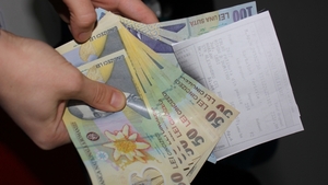 Veştile finalului de an: cu cât vor creşte pensiile şi cine sunt bugetarii cu salariile tăiate