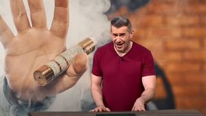 Din ce sunt făcute, de fapt, țigările electronice. Dragoș Pătraru: "Lichide utilizate în industria vopselelor"