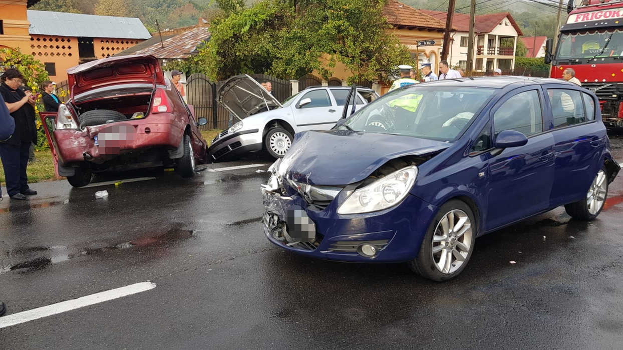 Accident grav pe DN7, în Argeș! Un om a murit, alte trei persoane au fost rănite VIDEO