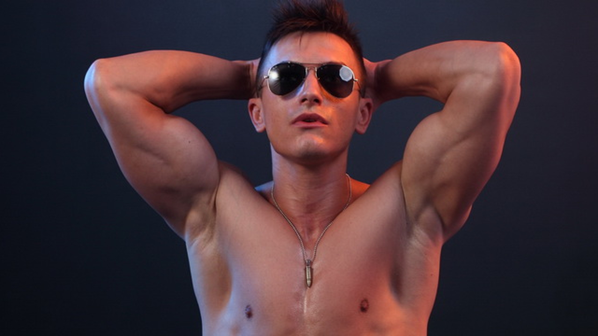 Ce destin incredibil! Cel mai sexy inginer din Romania a ajuns sa faca striptease la domiciliu pentru ca nu-si gaseste de munca!