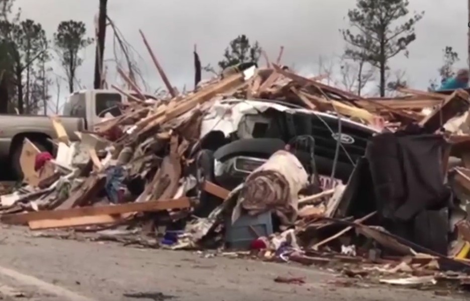 O tornadă a făcut ravagii în Alabama. Vântul a suflat cu 250 km/h, iar bilanțul deceselor este cutremurător | VIDEO