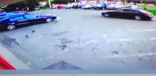 Imagini video cu explozia mașinii de la supermarketul din Arad. Atac terorist? Ce spune SRI