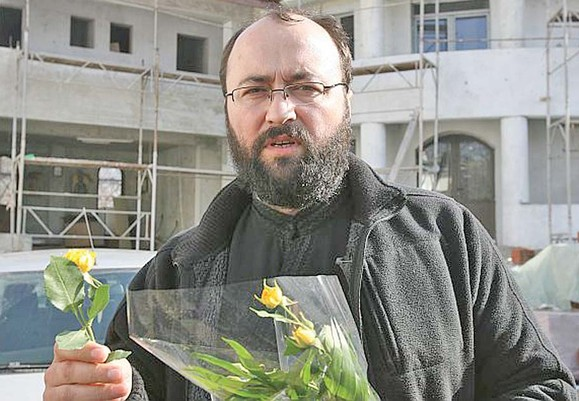 Scandal după ce Andrei Gheorghe a fost incinerat. Biserica Ortodoxă a luat foc. “Un impostor. Este un abuz!”