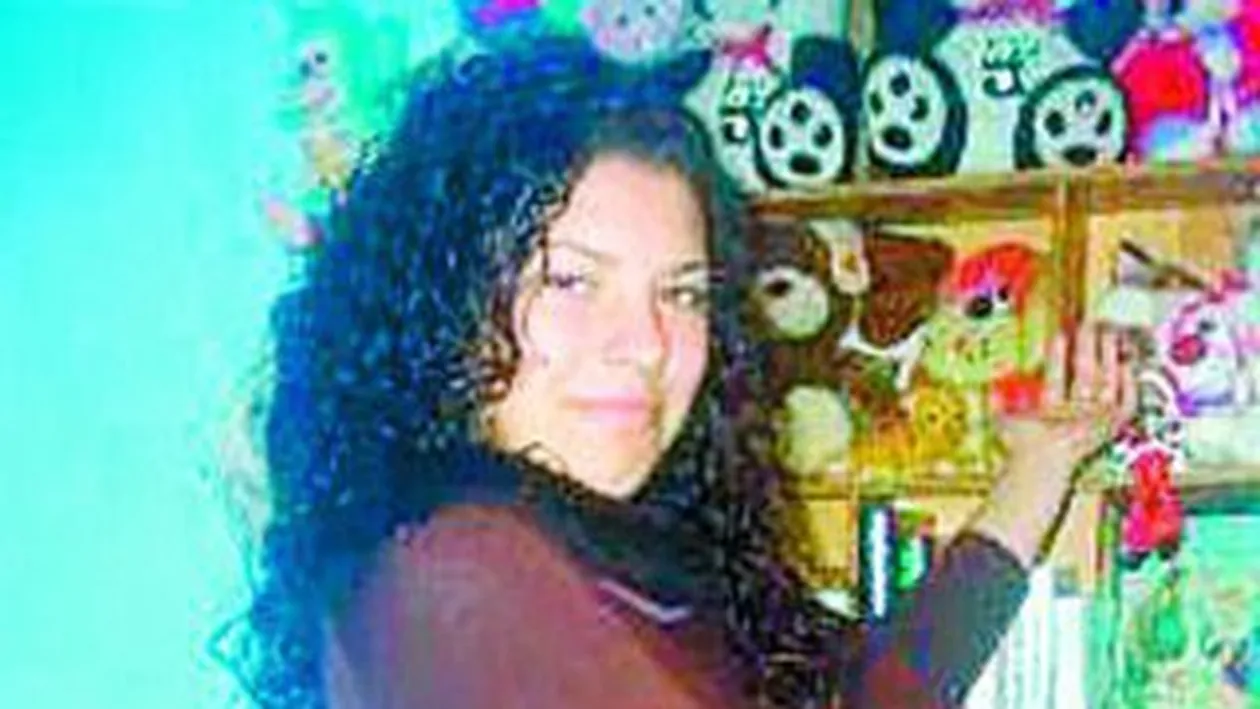 Proful pervers, cu pantalonii in vine