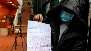 Momente emoționante pentru o învățătoare din București. Mesajul uneia dintre elevele de clasa a II-a: "Pentru noi sunteți o mamă și o doamnă"