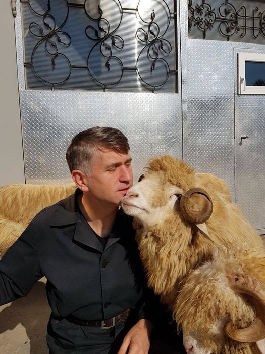 Cu ce se ocupă Cristian Pomohaci după ce a fost exclus din Biserică. Nu, nu este vorba de muzică!