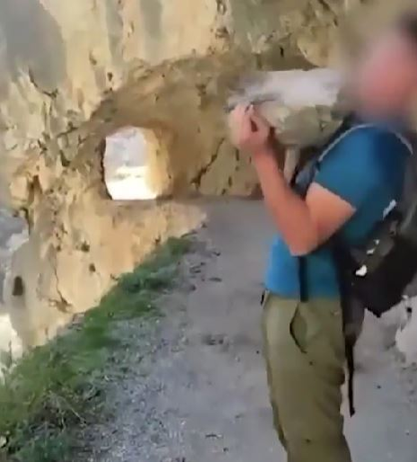 Amendă de 1,014,600 de lei pentru un turist. Gestul pe care l-a făcut pe marginea unei râpe