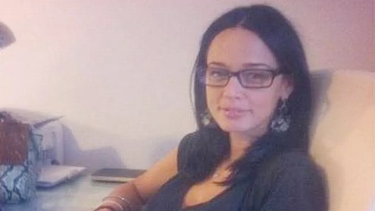 Andreea Raicu a plecat din tara! Scheletel s-a urcat in autobuz, iar lumea a ramas uimita cand a vazut-o