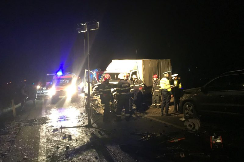 VIDEO. Doi morți și trei răniți după impactul dintre trei mașini, pe DN 14, în județul Sibiu