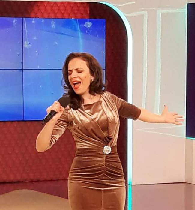 Raluca Blejuşcă, ex-Angels, apariție surprinzătoare la TV! Și-a adus cei 5 copii într-un platou de televiziune