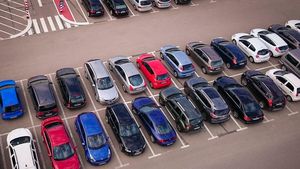 ATENȚIE, șoferi! Se ridică mașinile și se dă amendă între 405 și 1.012,5 lei dacă se comite această greșeală