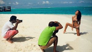 ADELINA PESTRIŢU şi-a lăsat iubitul acasă şi a plecat în Maldive! Cu ce bărbat a apărut vedeta