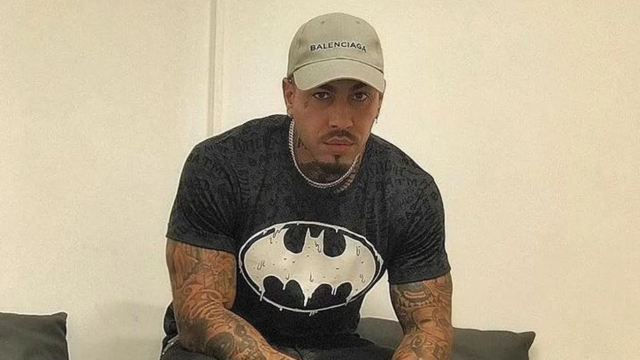 Alex Velea, făcut praf de fani. Detaliul rușinos din această fotografie