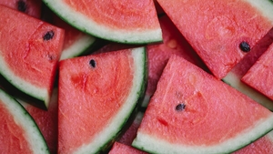 Alertă în magazine! Pepene verde cu conţinut depăşit de pesticide, retras de pe rafturi