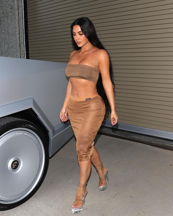 Kim Kardashian se iubește în secret cu un cântăreț celebru. Cum a început totul