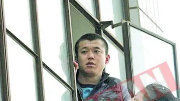 A incercat sa-si arunce iubita pe geam