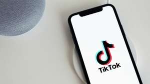 Situație de șoc în timpul unui live pe TikTok! Viața unei femei din Botoșani a fost salvată de un urmăritor