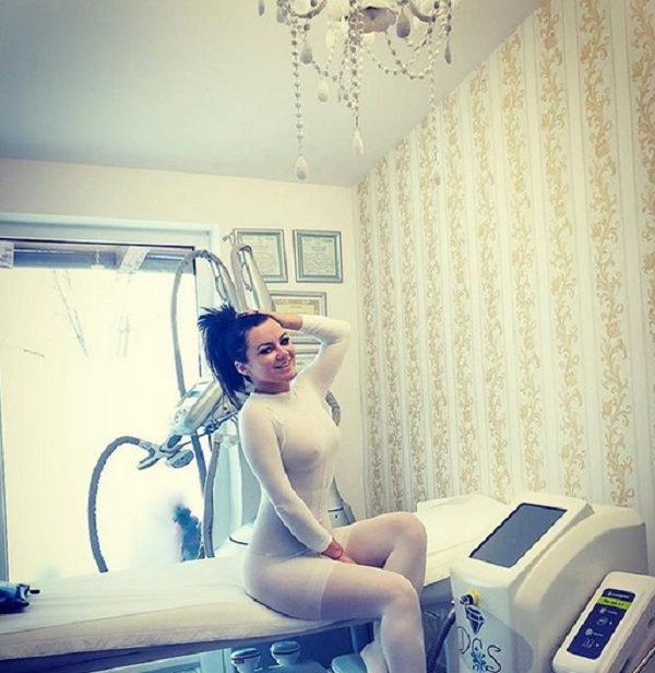 Carmen de la Sălciua, într-un salon de remodelare corporală. Sursa foto: Instagram