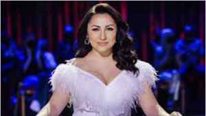 Andra, apariție hot pe străzile Capitalei. Fanul nr.1 al vedetelor, Silviu Messe, nu a ratat ocazia să o complimenteze