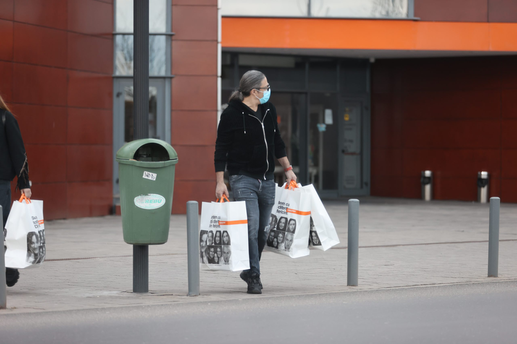 Renert Gad și șatena lui au făcut cumpărături, nu glumă