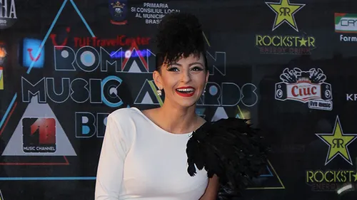 Şi-au scos artileria grea din dulap! Expoziţie de sâni la RMA! Vedetele şi-au etalat nurii datorită ţinutelor provocatoare